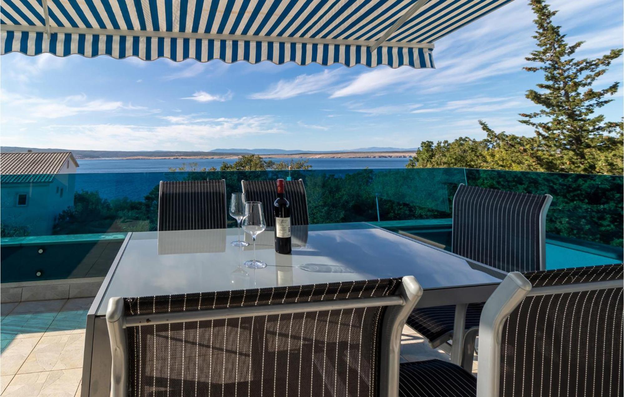 Stunning Apartment In Dramalj With House Sea View Exterior photo